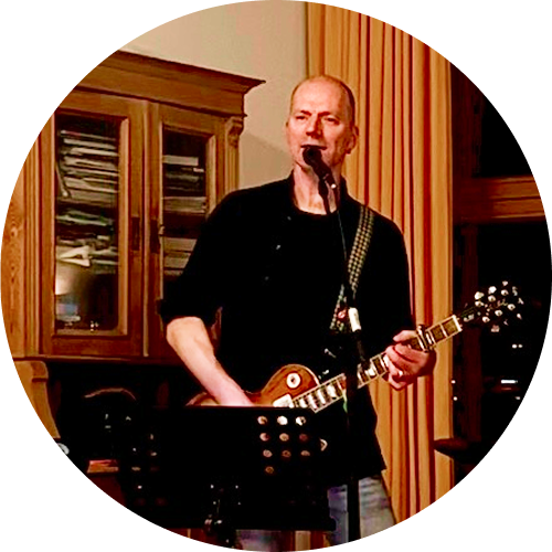 Axel Fuchs an der Gitarre